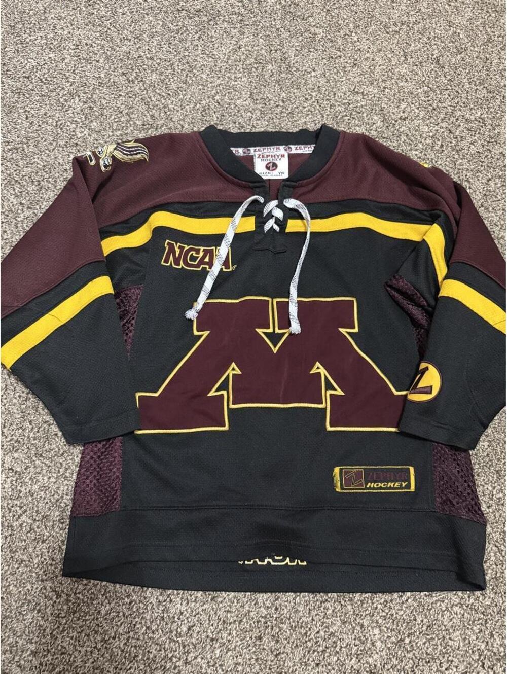 Vintage Zephyr NCAA University of Minnesota Golden Gophers youth hockey jersey